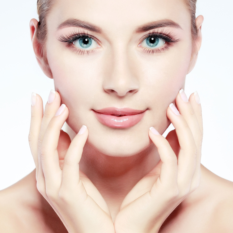 حل متكامل يمنح بشرتج النضارة الطبيعية